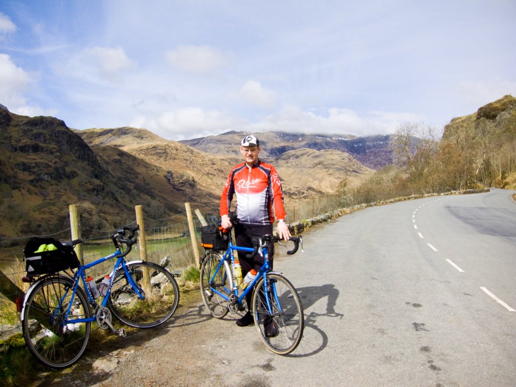 snowdonroadtobeddgelert1.jpg